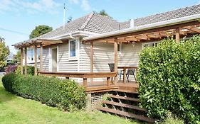 Comfortable Home, Big Backyard